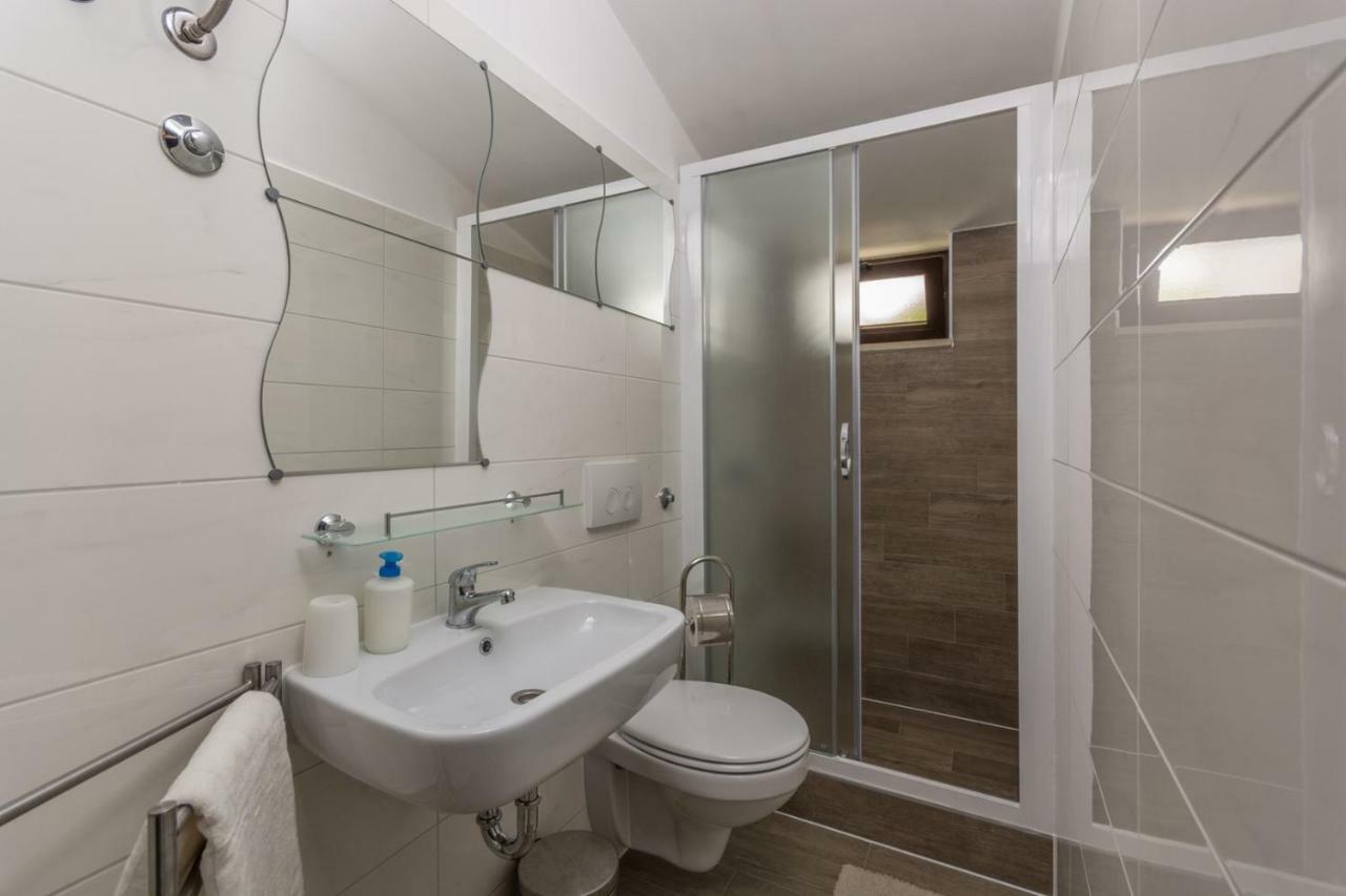 Apartments Radmila ポレッチ エクステリア 写真