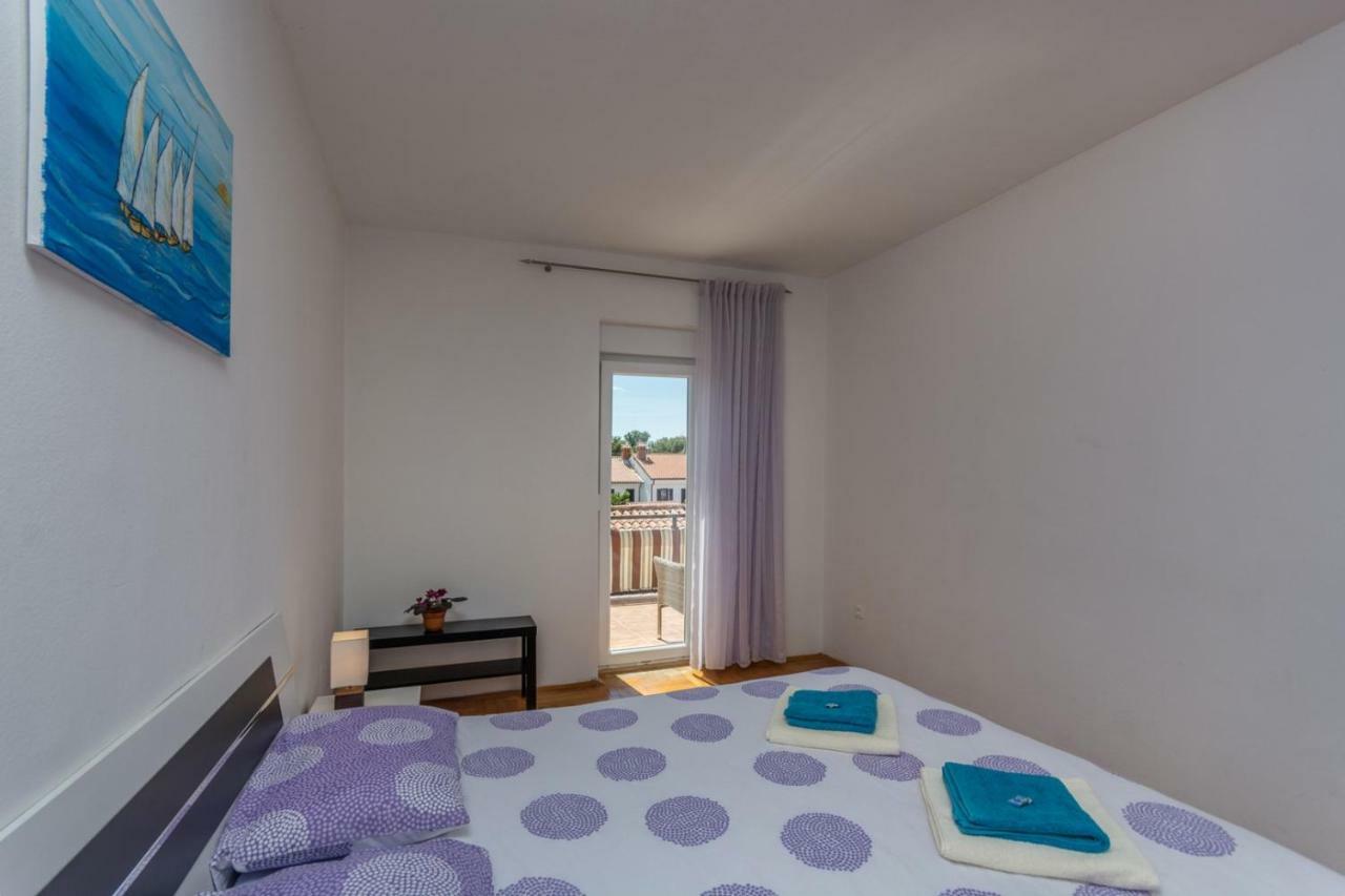 Apartments Radmila ポレッチ エクステリア 写真