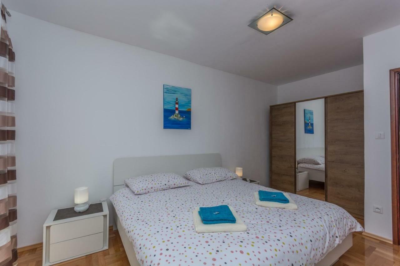 Apartments Radmila ポレッチ エクステリア 写真